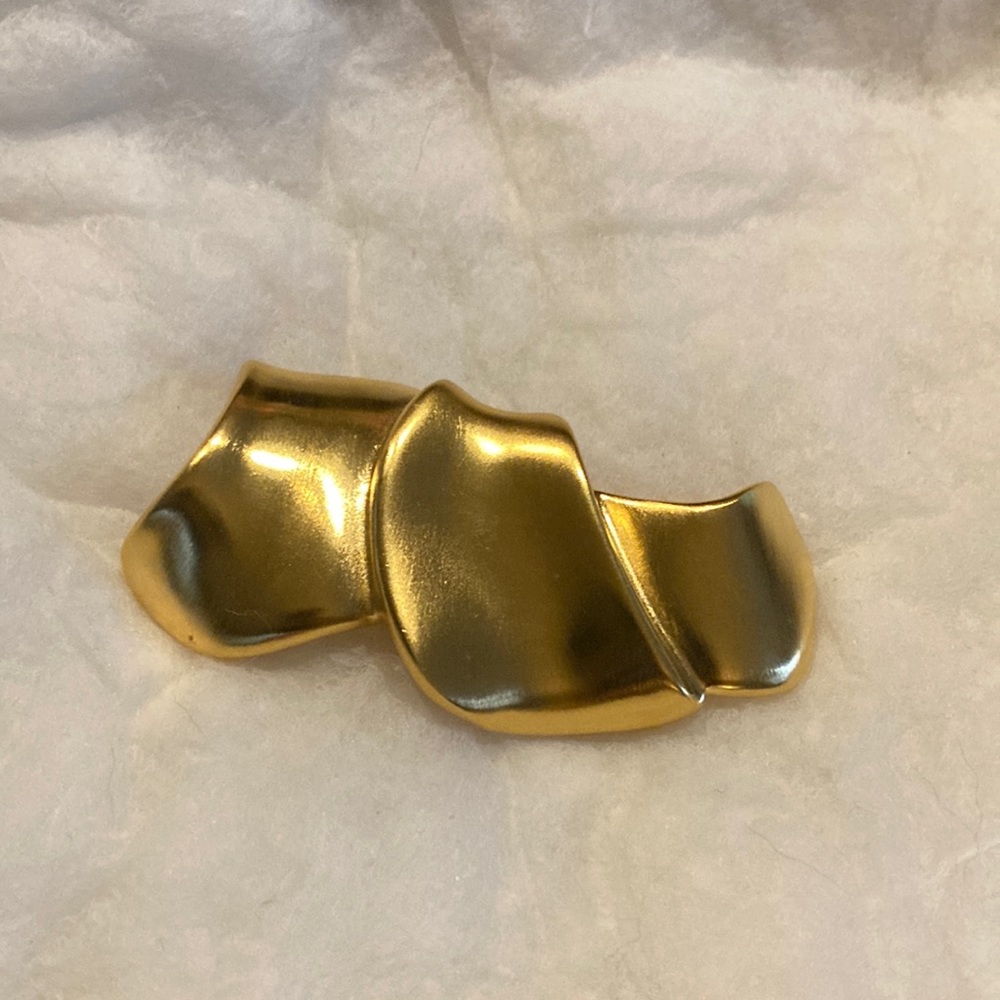 Vintage Matte Gold Ribbon Brooch